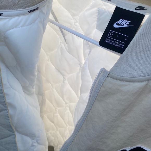 Brand new Nike jacket never worn before - Picture 2 of 4